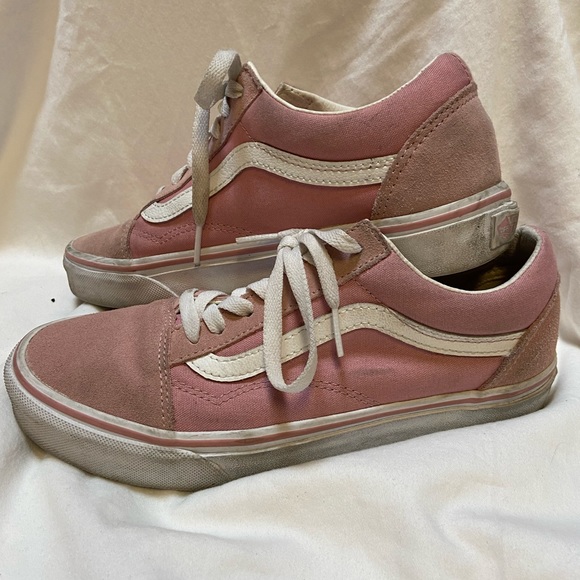 Vans Shoes - ✨Gently Used Women’s Pink Old Skool Vans✨